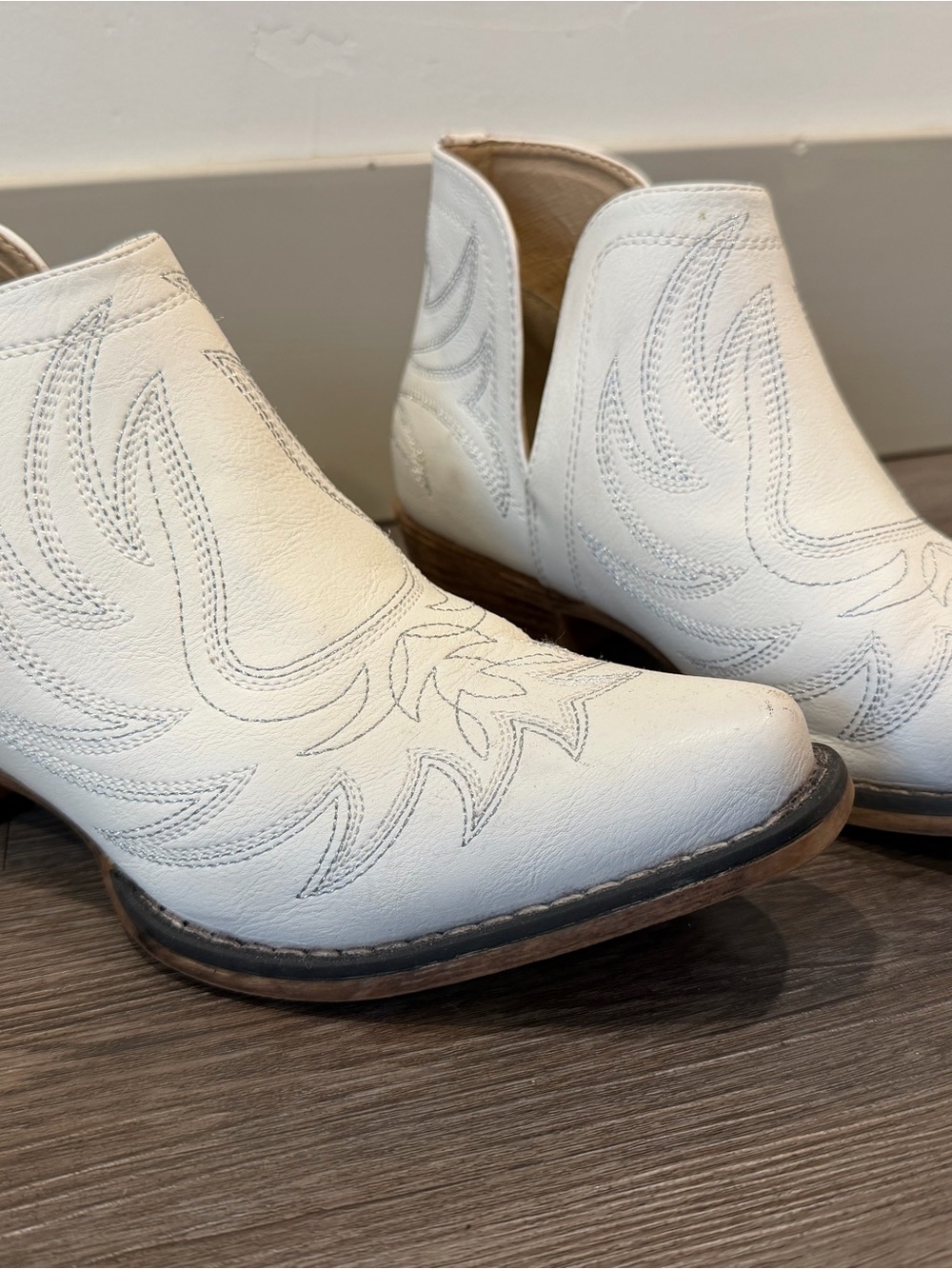 Women's White Embroidered Ankle Cowboy Boots